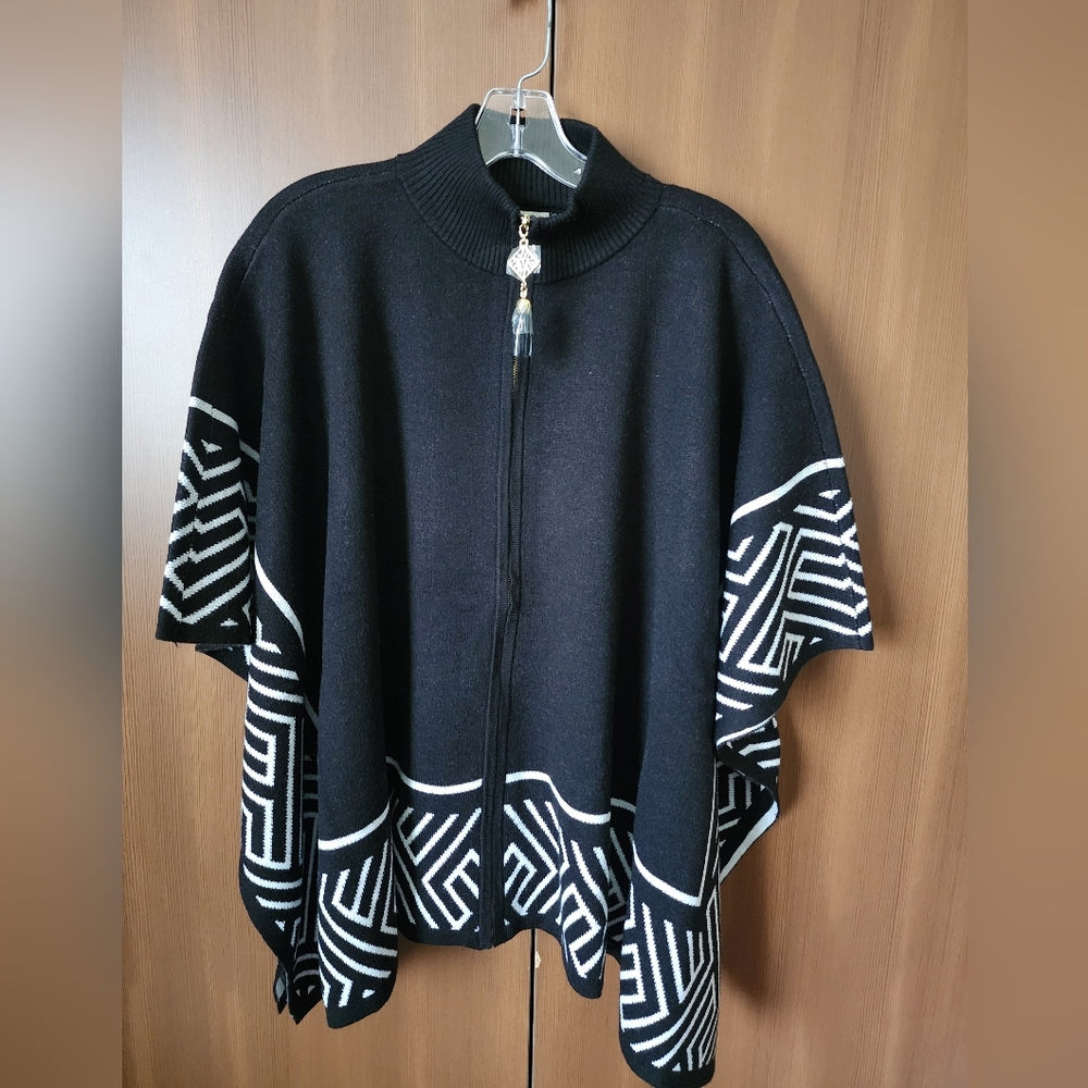 Anne Klein Black Striped Poncho Zip Front Detachable Faux Fur Collar. Size M.